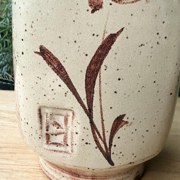 Mid Century Modern Stoneware Vase Handles Speckled Floral‎ Pattern Signed 7" H - Picture 6 of 11